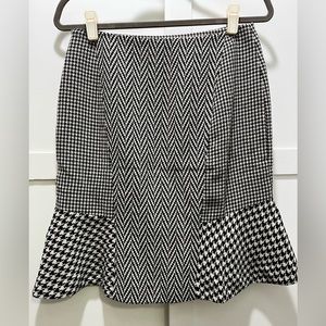 Ann Taylor size 4 knee length tulip skirt in mixed black/white graphic prints.